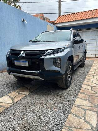 MITSUBISHI L200 TRITON 2.4 16V TURBO DIESEL SPORT HPE-S CD 4P 4X4 AUTOMÁTICO MITSUBISHI L200 TRITON 2.4 16V TURBO DIESEL SPORT HPE-S CD 4P 4X4 AUTOMÁTICO